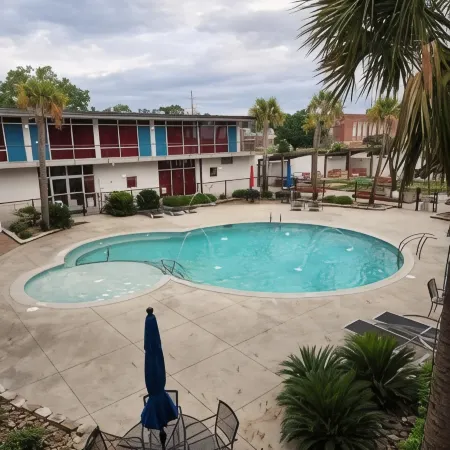 Mother Earth Motor Lodge