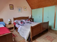 Twin detached villas 100m from the beach 트레건크 호텔