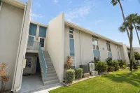 Stunning, fully renovated, waterfront, condo, heated pools, near beach - 3-Star