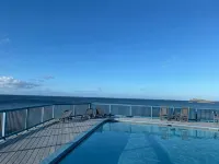 Oceanfront Sunrise Escape + Backup Power & 3 Pools - 2 estrellas