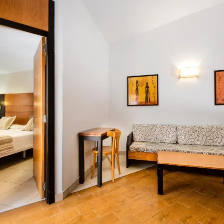 HL Miraflor Suites Hotel