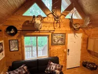Rustic and cozy cabin with all new amenities near beautiful Hatcher’s Pass Hotels in Fishhook