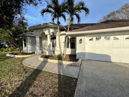 Spacious 4-bedroom pool house with WiFi and AC in charming Vero Beach - プール