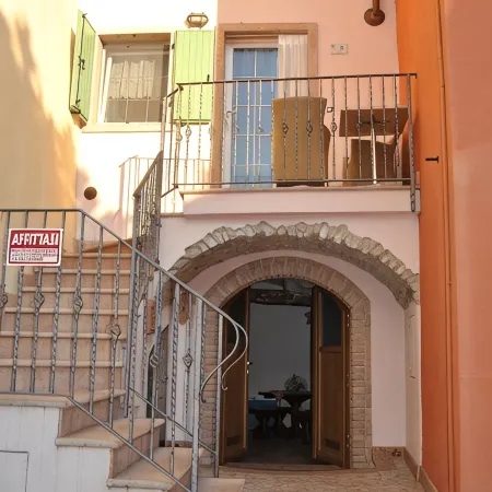 Romantic 2-Bedroom Cottage (Both with Double Beds) Near the Beach, with Garage, TV, and Bicycles.