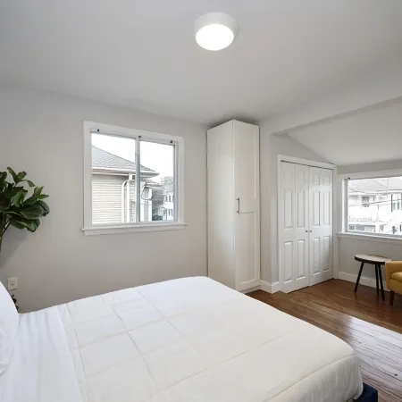 Luke House, Sleeps 14, Weddings, 2 Kitchens, Parking, Close to Airport & Boston