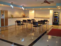 O'Hare Inn & Suites