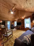 Quaint Retro Ash Cove Cottage - Country Houses