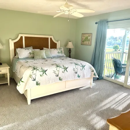 Perfect Naples golf and beach getaway! Just minutes from downtown and beaches.