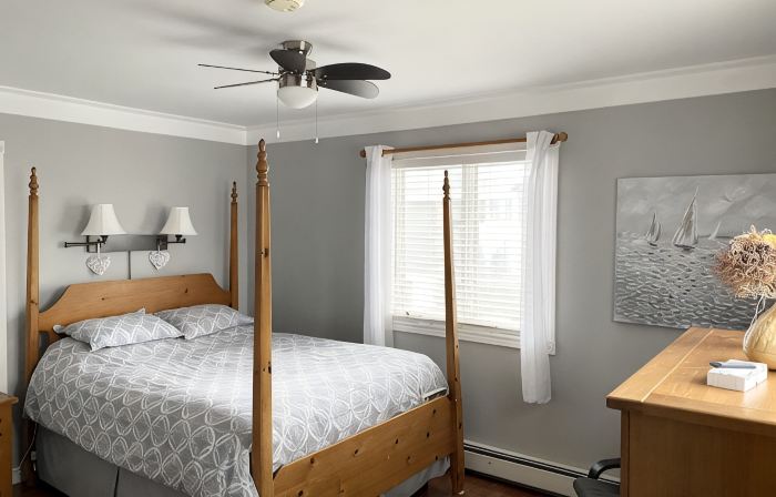 Cozy family home. Min to downtown, beaches, golf, and trails!