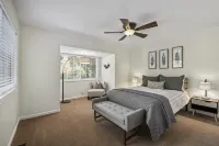 Bluebird's Burrow~ EV Charging, Hot Tub, Firepit, Game Room, Gym - Wifi