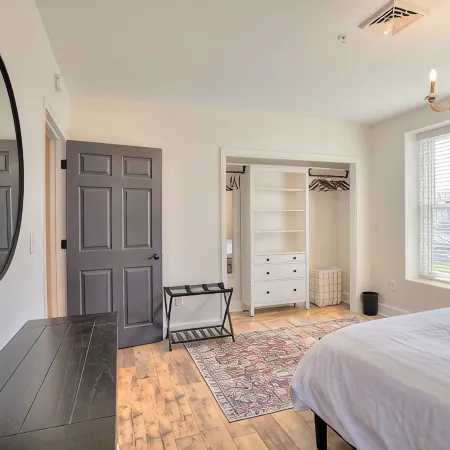 Luxury Lakeview Condo - Walk to Shops & Dining Отели в г. Рейнджели