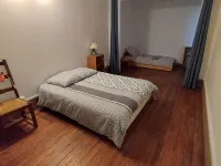 BEAUTIFUL CITY CENTER APARTMENT FOR FAMILY OR GROUP TRAVEL Hotels in Autun