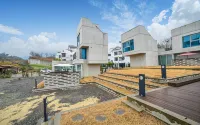 Tongyeong Monofunny Pension - Pools