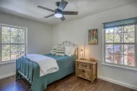 Whispering Pines Canyon Retreat - Pet friendly