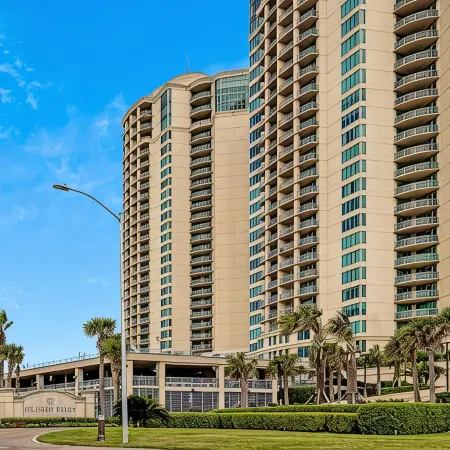 Beachfront! Coastal Designer Glam with Resort Amenities. Private Balcony & Grill