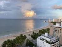 Beautiful 3 bedroom sub-penthouse beachfront Apt - balcony