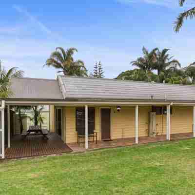Wairo Beach Holiday Park Hotel Exterior