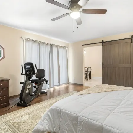 Spacious 4-Bd 2.5BTH Corporate Housing Near Hwy 99 with Plenty of Parking