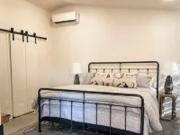 Spacious, two-bedroom, with everything you need.  Your home, away from home! - Homestays