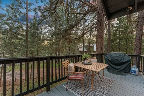 Alpine Nine - Modern, cozy cabin in the woods close to town