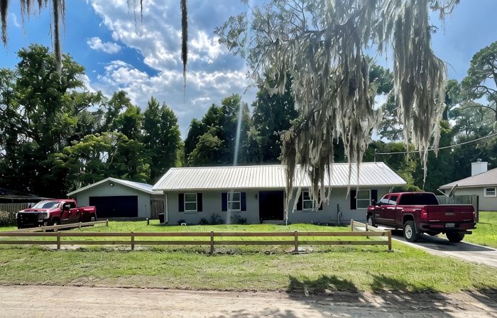 Quiet, cozy 3 bedroom home, across from river, in peaceful Palatka
