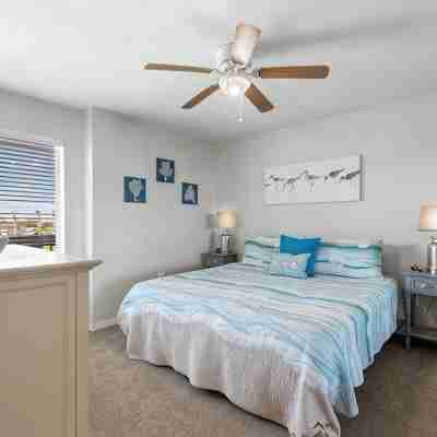 The Crane's Nest: Charming Waterfront Retreat Rooms