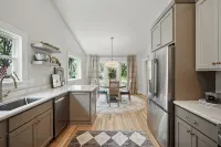 Recently Remodeled! Charming 2-bedroom bungalow in terrific DSM neighborhood - 방갈로