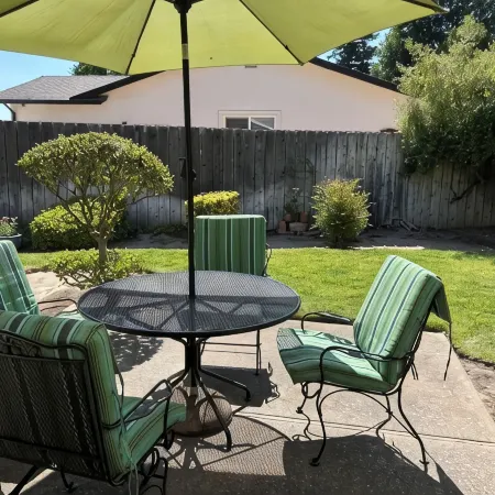Ham Station - 3 B / 2 BA - Bright & Cheery Home - A Dog’s Dream!