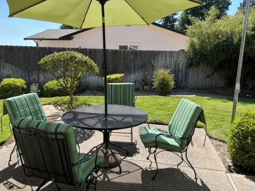 Ham Station - 3 B / 2 BA - Bright & Cheery Home - A Dog’s Dream!