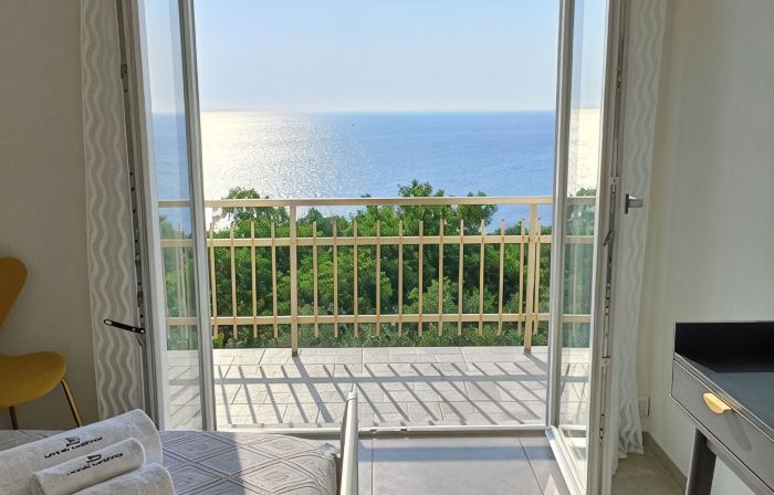 Apartment with sea-view balcony from which to admire magical sunrises.