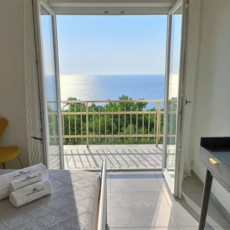 Apartment with sea-view balcony from which to admire magical sunrises. Hotel a Castro