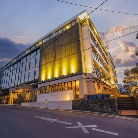 Cheonjiyeon Crystal Hotel Отели рядом с достопримечательностью «Поле для гольфа Nine Bridges»