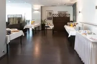 Hotel Modena - Bữa sáng