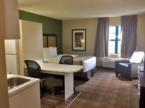 Suburban Studios Auburn Hills - Detroit - 2-Star