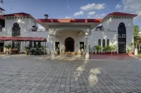 Khanvel Resort - Pools