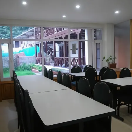 Hotel Rising Star with Garden with Private Parking Near to Mall Road