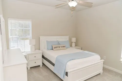 Hotty Toddy! Newly Renovated 2 Bedroom, 2 Bathroom. Walk to Grove! 1st Floor. - 2-Star
