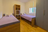 Heta Alagic I - Deluxe Beachfront Suites - 주차장