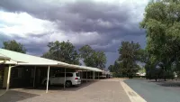 Cooee Motel - Parking
