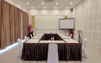 Dreamland Hotel and Lounge - parcheggio