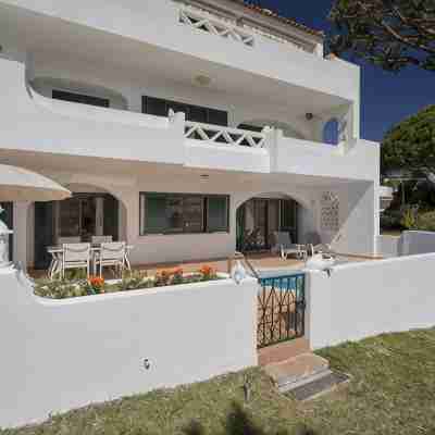 Spacious South Facing Apartment - Private Pool Terrace WiFi AirCon Hotel Exterior