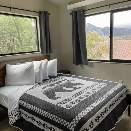 Cozy Wolf Lodge — Unit 1