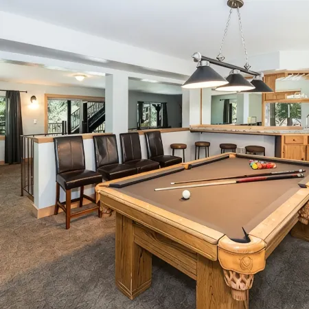 8 bedroom Estate close to the beach