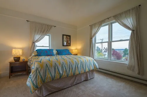 In the Heart of Port Townsend! Just Blocks to Downtown & Uptown Districts - Wifi