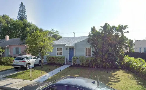 The Peacock Bungalow - Newly Renovated, Heated Pool & Jacuzzi, 5 min to Beach - 4-Star