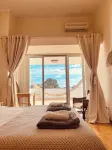 The Ocean and the Mountains Are Your Neighbors - 民宿