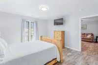 Relaxing, family friendly lodge by the lake. - 4-Star