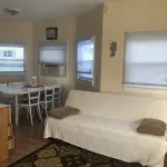 Wildwood apt 4.5 blocks from the beach , huge yard - Apartments