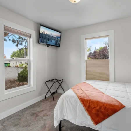 Cozy Downtown Redmond Cottage