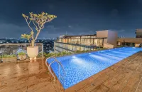 ALTUZ Apartment By Apartku - Apartments
